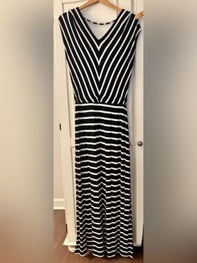 Mossimo Supply Co. Black and White Striped V-Neck Maxi Dress